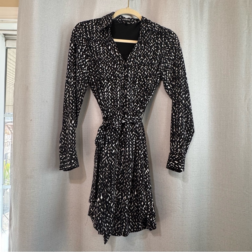 Express black and white zig zag pattern long sleeve midi dress with tie waist